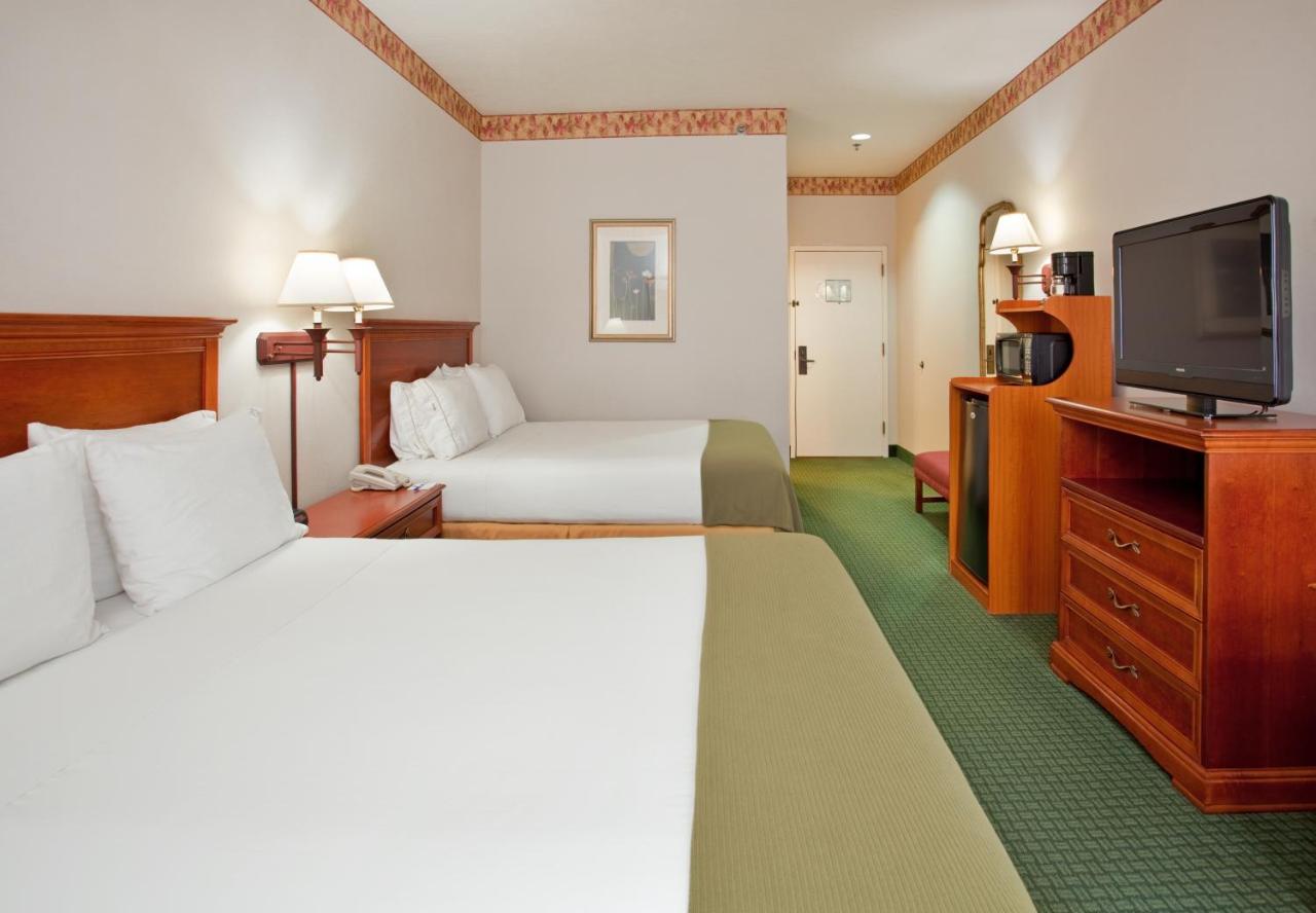 Holiday Inn Express & Suites Batesville