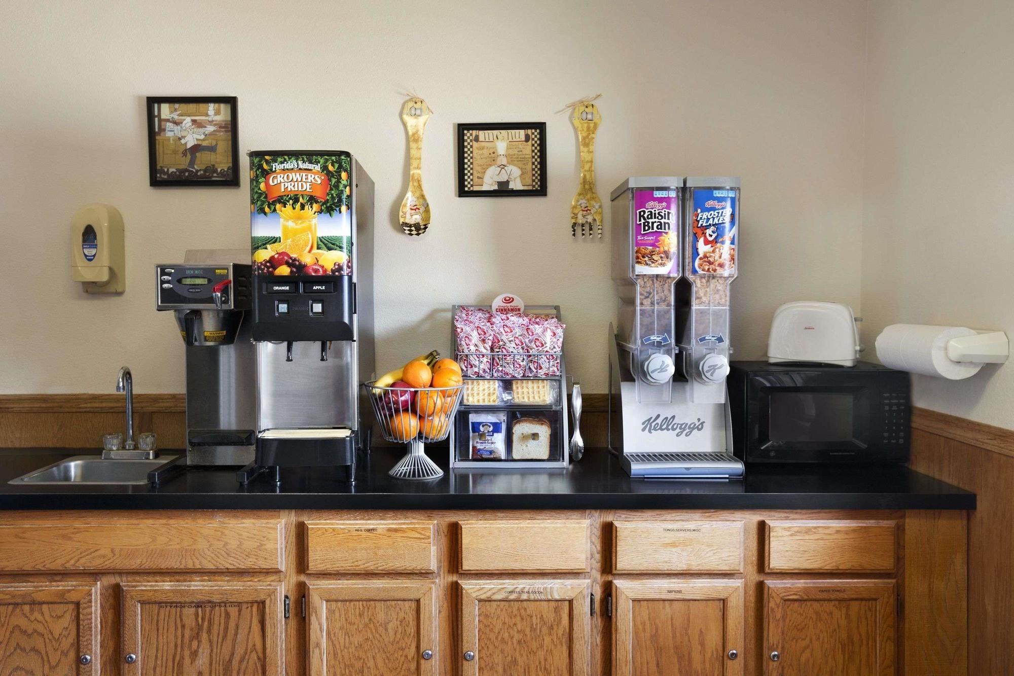 Super 8 by Wyndham Batesville