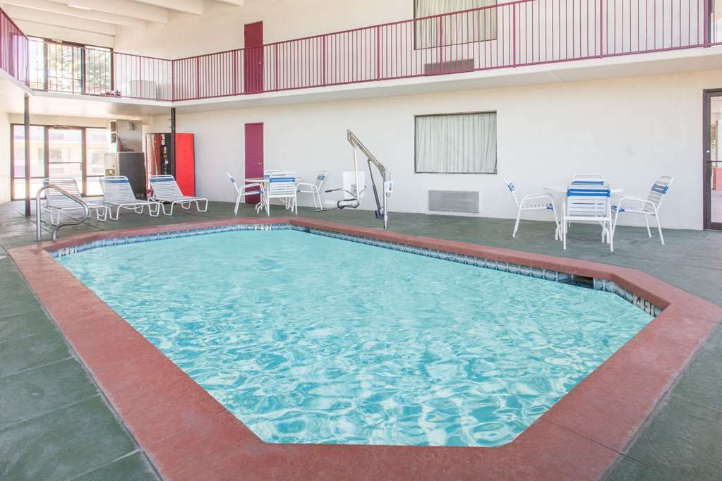 Days Inn & Suites by Wyndham Bentonville