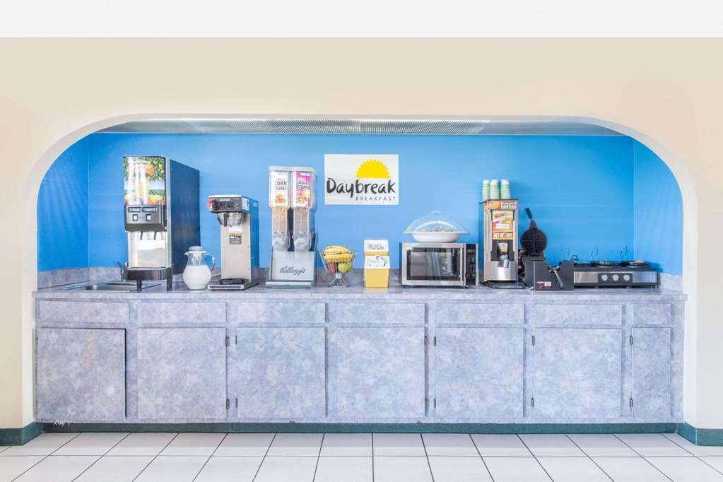 Days Inn & Suites by Wyndham Bentonville