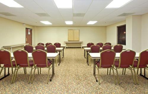 Holiday Inn Express & Suites Bentonville