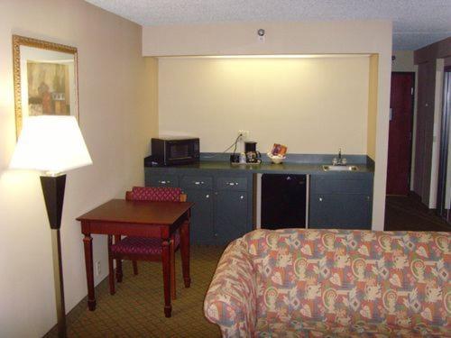 Holiday Inn Express & Suites Bentonville