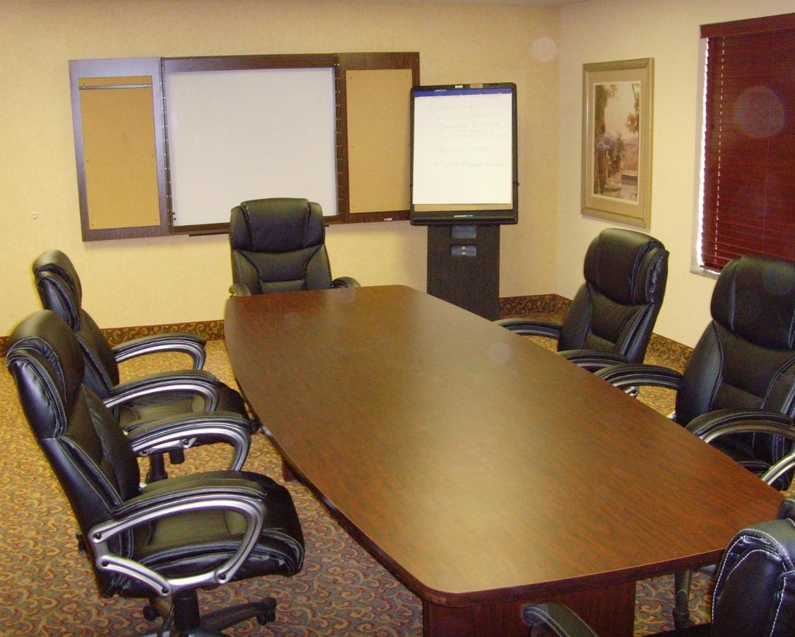 Holiday Inn Express & Suites Bentonville
