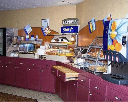 Holiday Inn Express & Suites Bentonville
