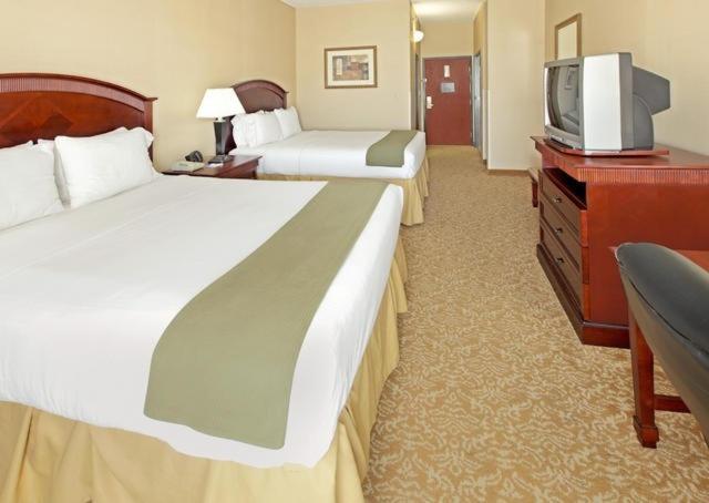 Holiday Inn Express & Suites Bentonville