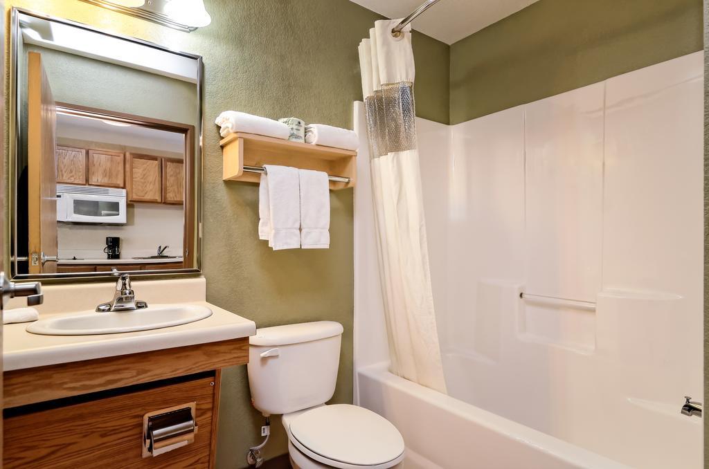 HomeTowne Studios & Suites Bentonville