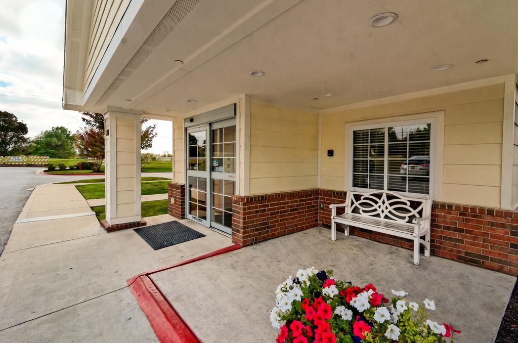 HomeTowne Studios & Suites Bentonville