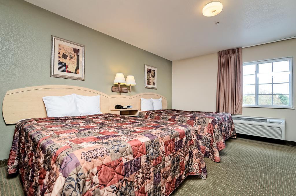 HomeTowne Studios & Suites Bentonville