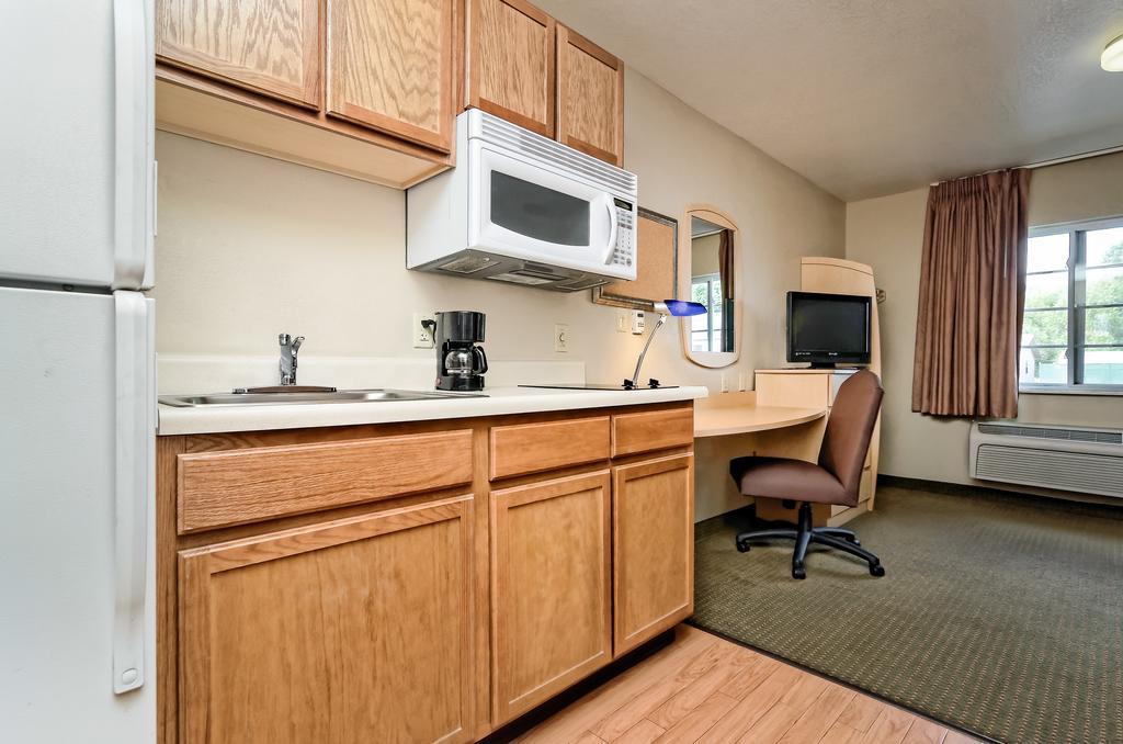 HomeTowne Studios & Suites Bentonville