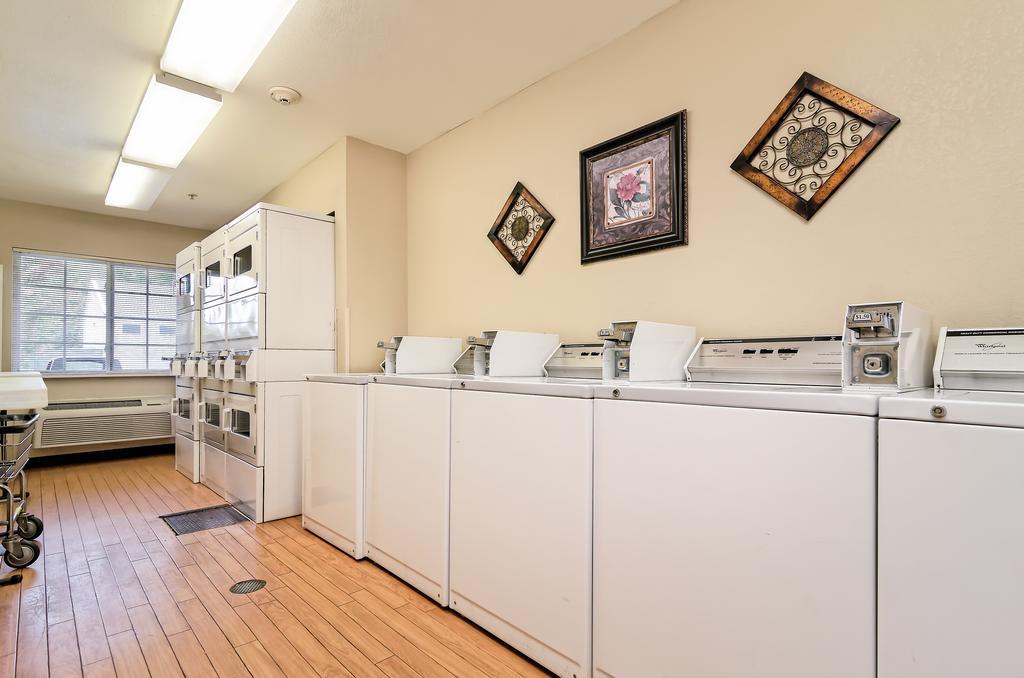 HomeTowne Studios & Suites Bentonville
