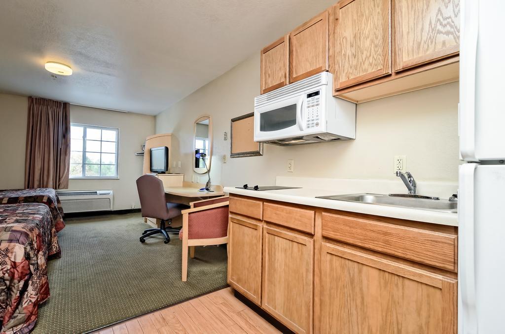 HomeTowne Studios & Suites Bentonville