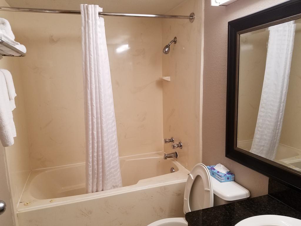 Super 8 by Wyndham Bentonville