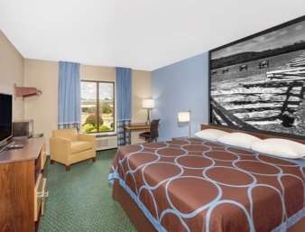 Super 8 by Wyndham Bentonville