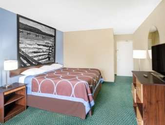 Super 8 by Wyndham Bentonville