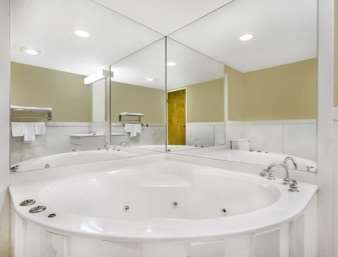 Super 8 by Wyndham Bentonville