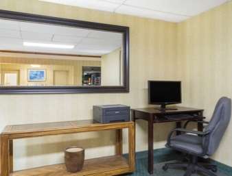 Super 8 by Wyndham Bentonville