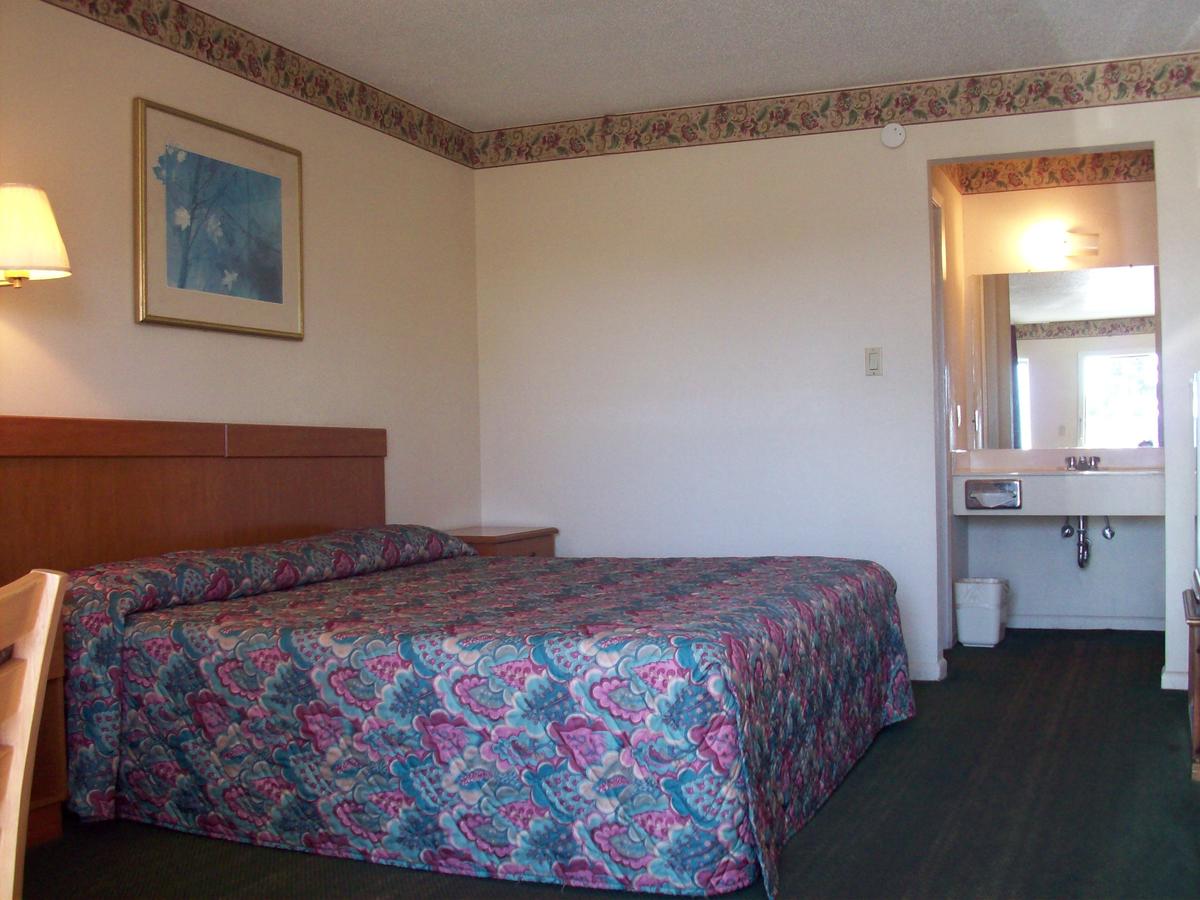 America's Best Inn - Brinkley