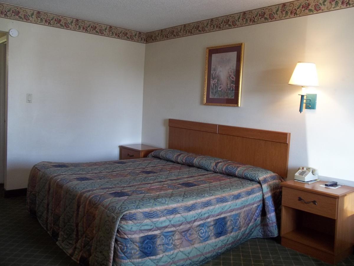 America's Best Inn - Brinkley