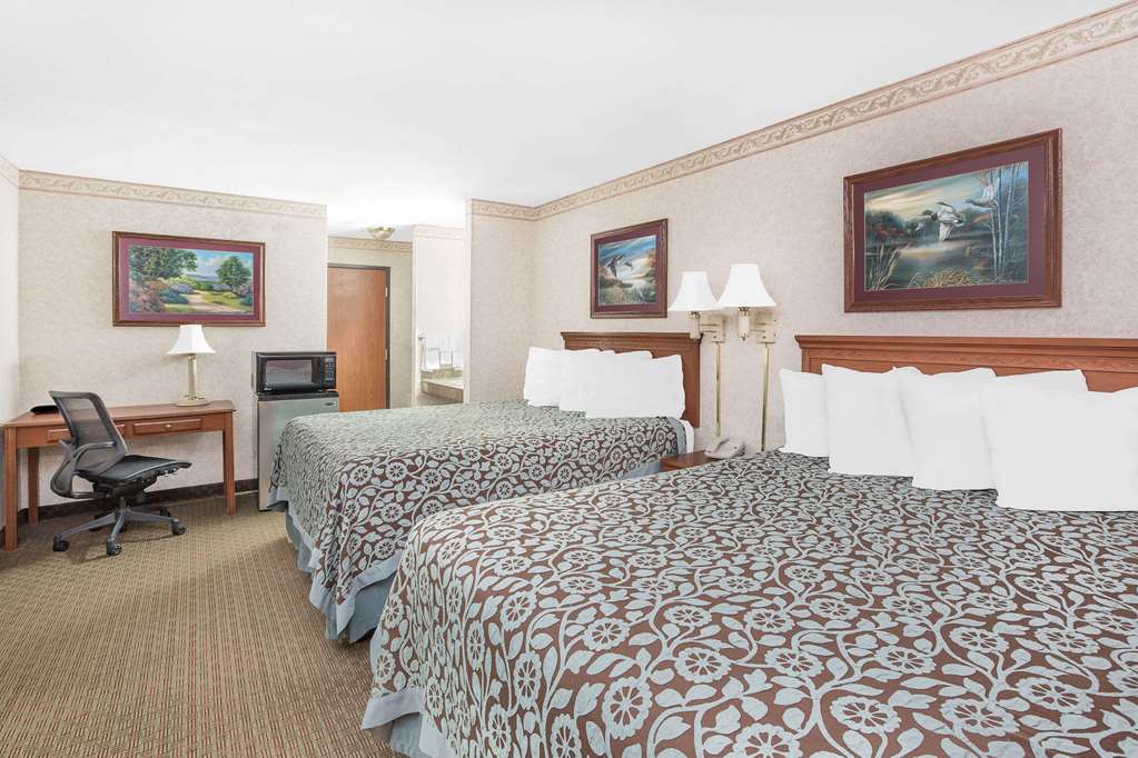 Days Inn & Suites by Wyndham Brinkley