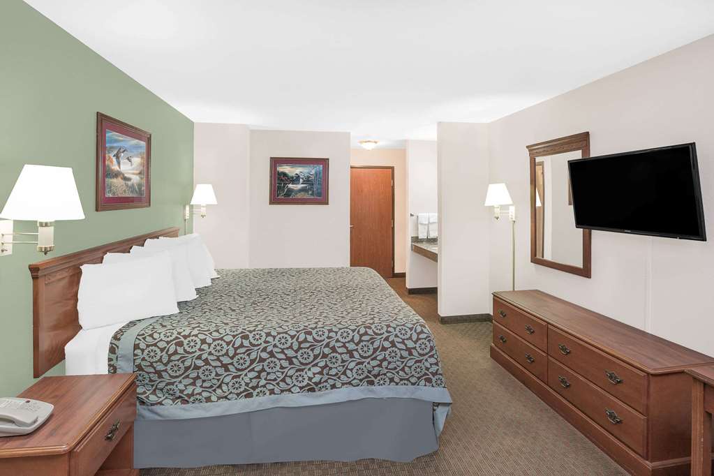 Days Inn & Suites by Wyndham Brinkley
