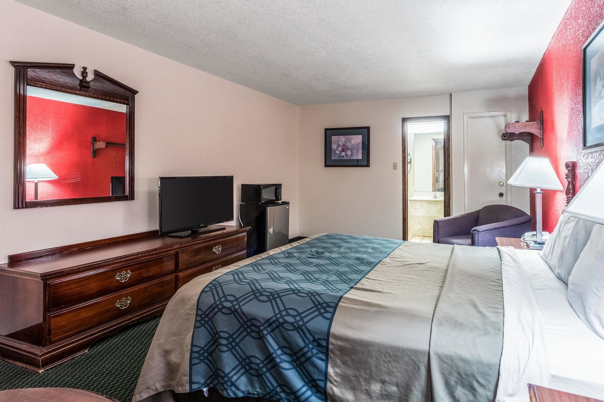 Econo Lodge & Suites