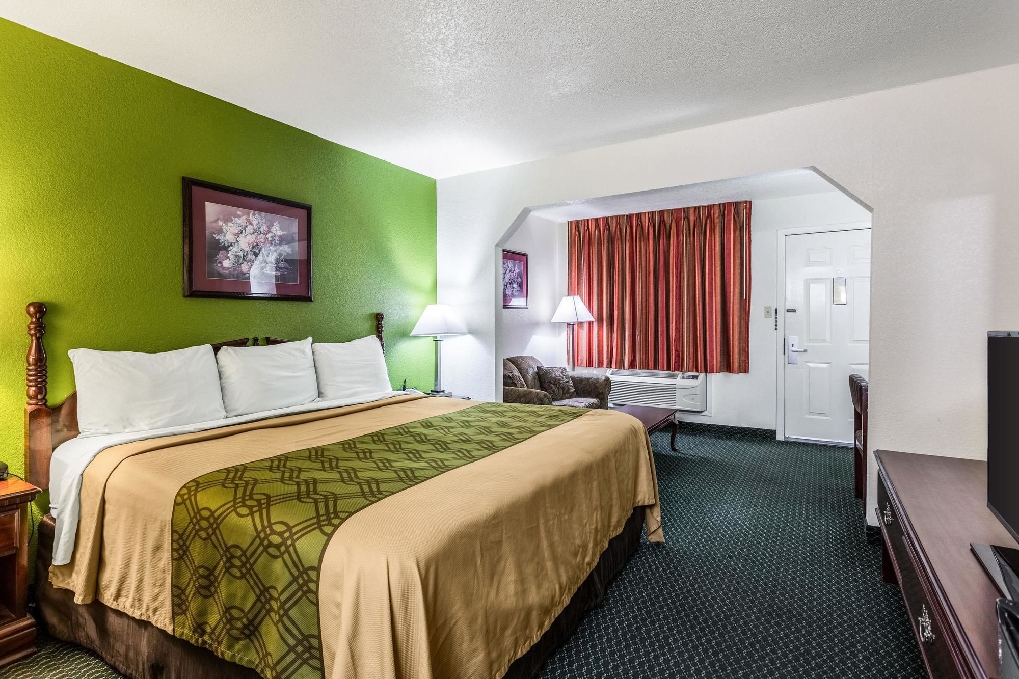 Econo Lodge & Suites
