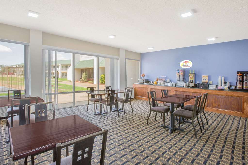 Super 8 by Wyndham Brinkley