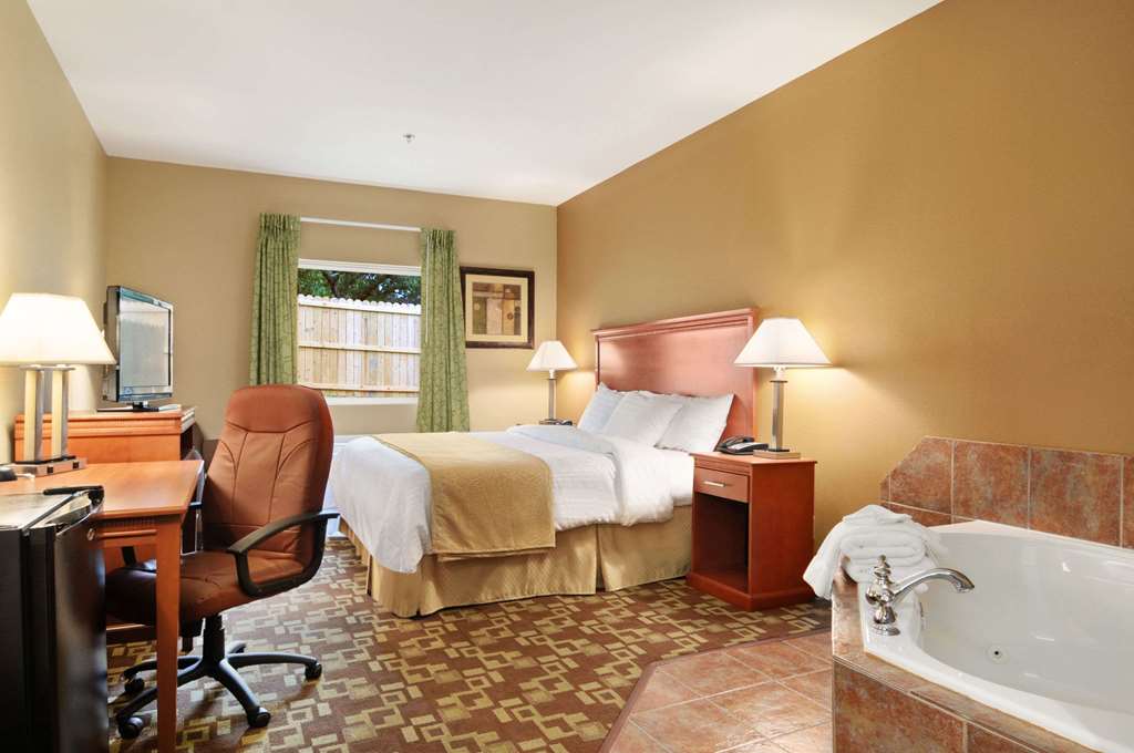 Days Inn & Suites by Wyndham Cabot