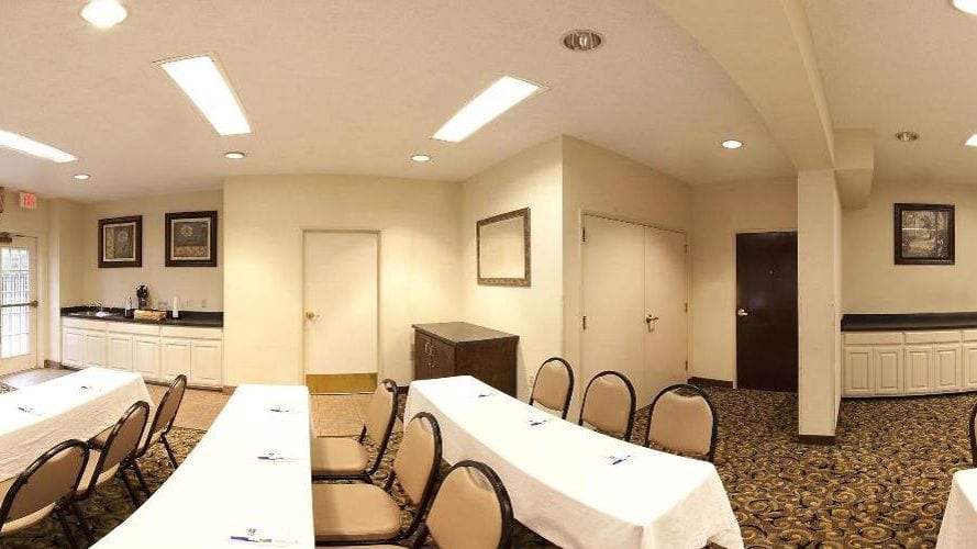 Holiday Inn Express Hotel & Suites Camden