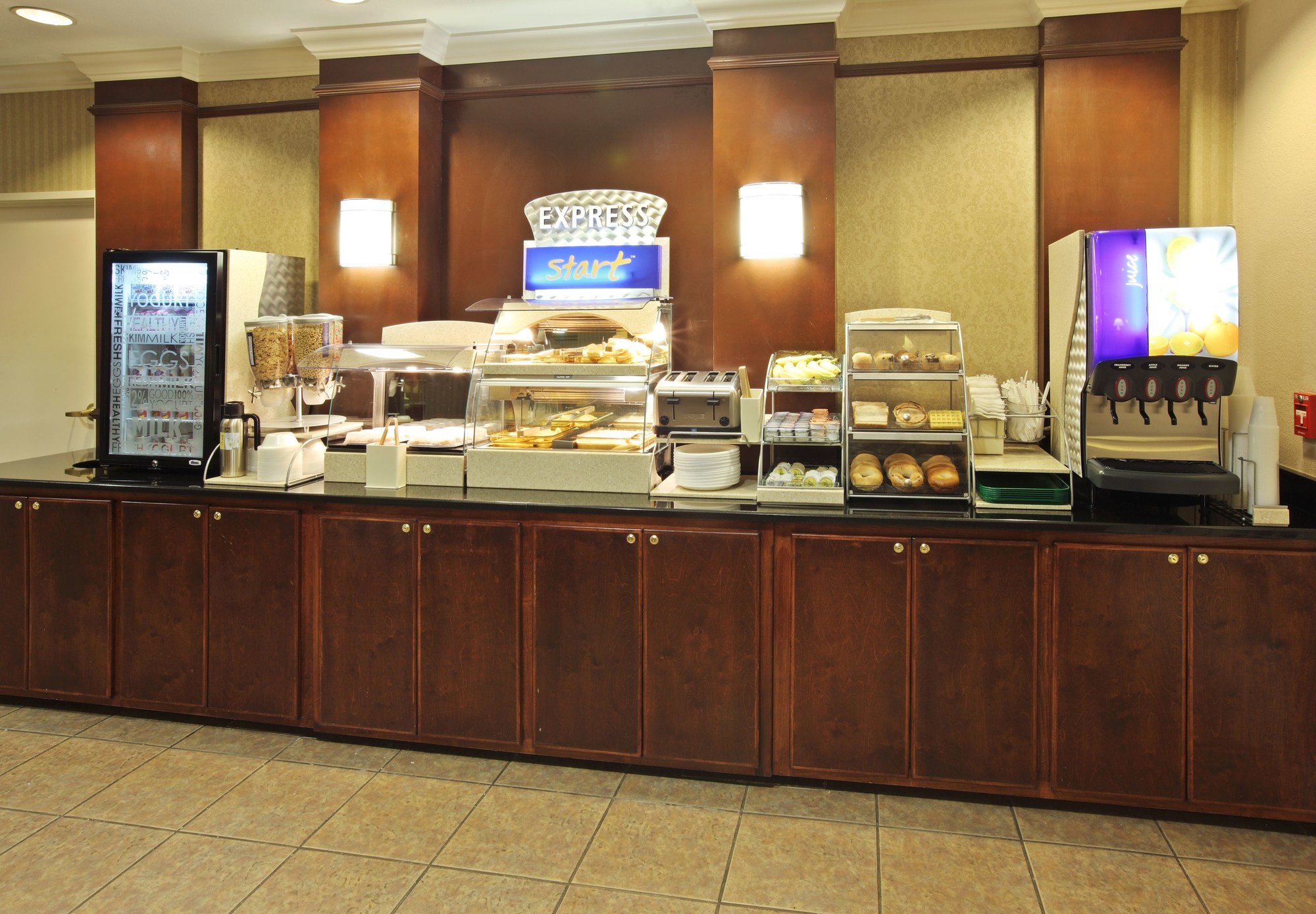 Holiday Inn Express Hotel & Suites Camden