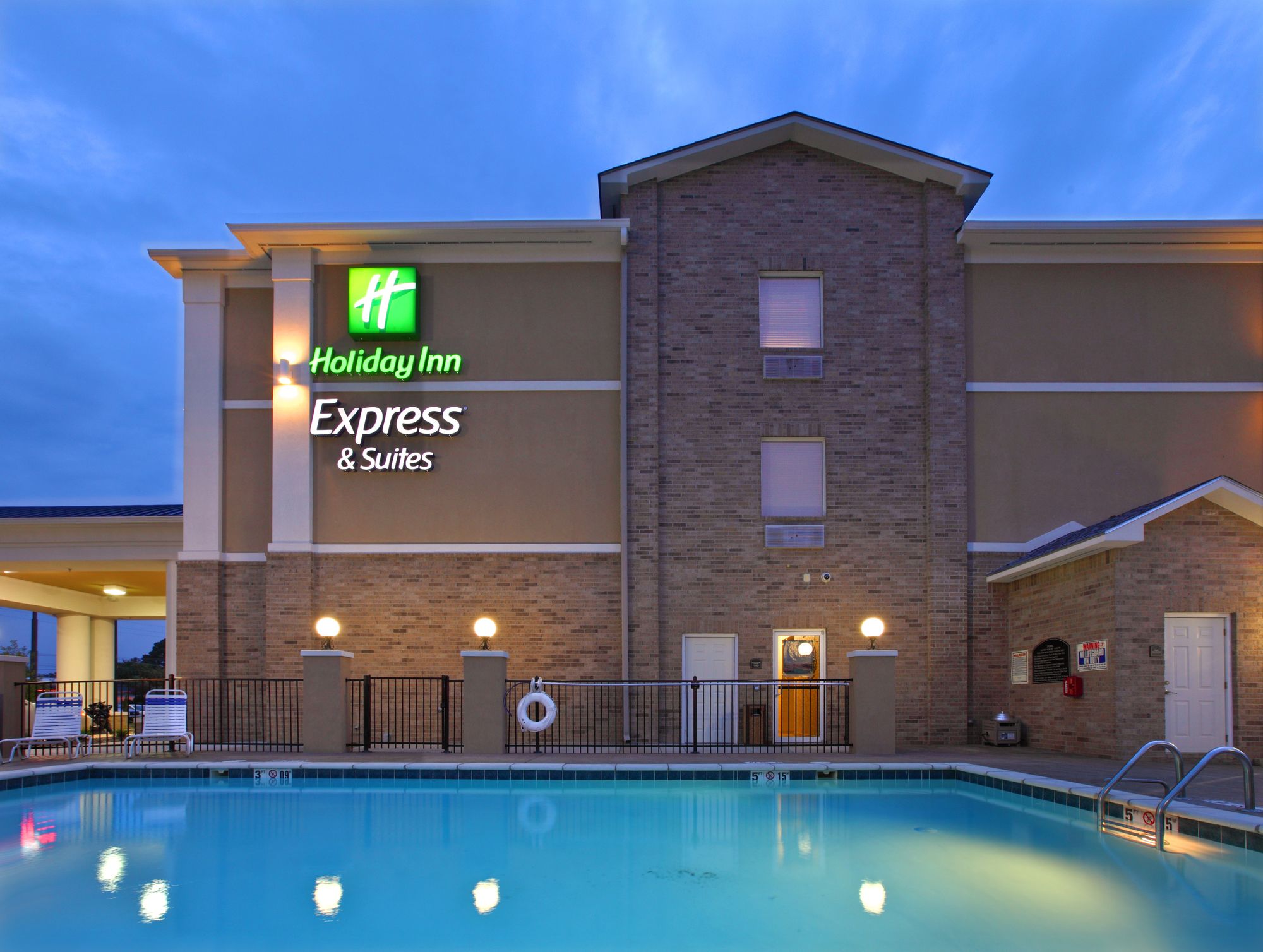 Holiday Inn Express & Suites Clarksville