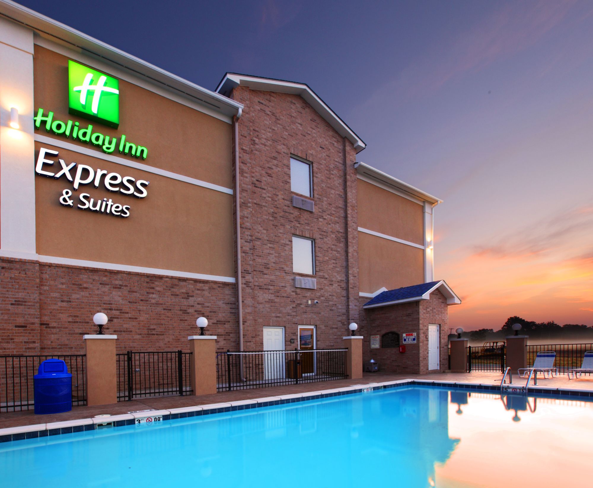 Holiday Inn Express & Suites Clarksville