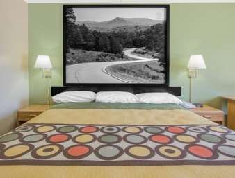 Super 8 by Wyndham Clarksville AR
