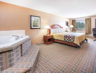Super 8 by Wyndham Clinton