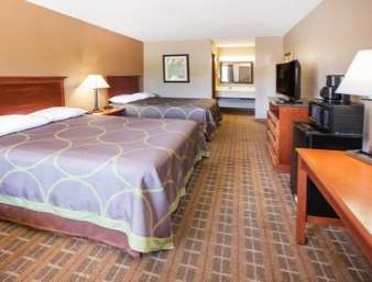 Super 8 by Wyndham Clinton