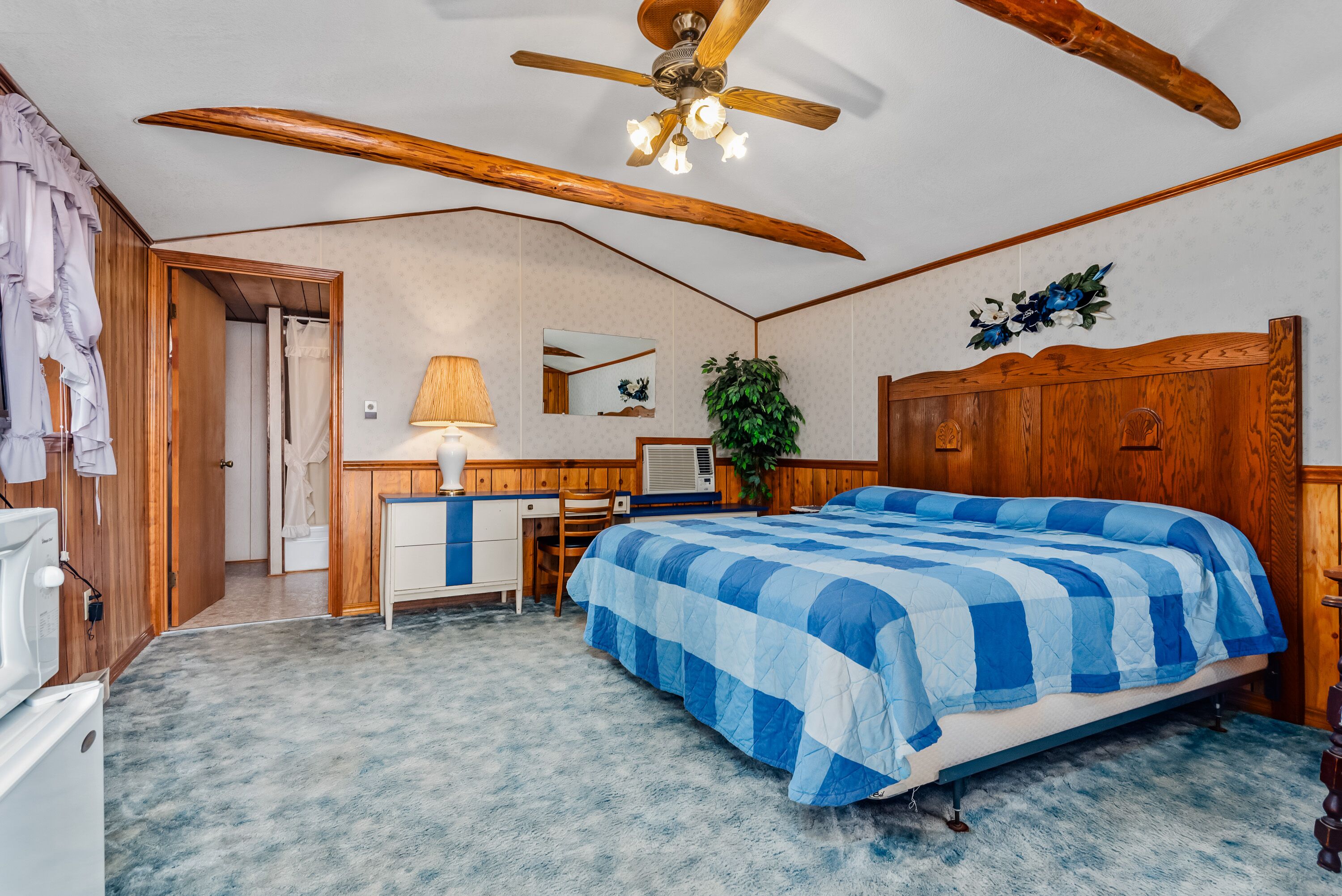 Log Cabin Inn Motel