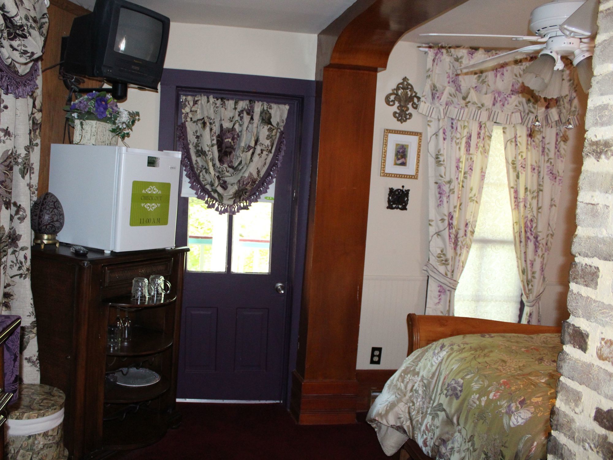 All Seasons Inn