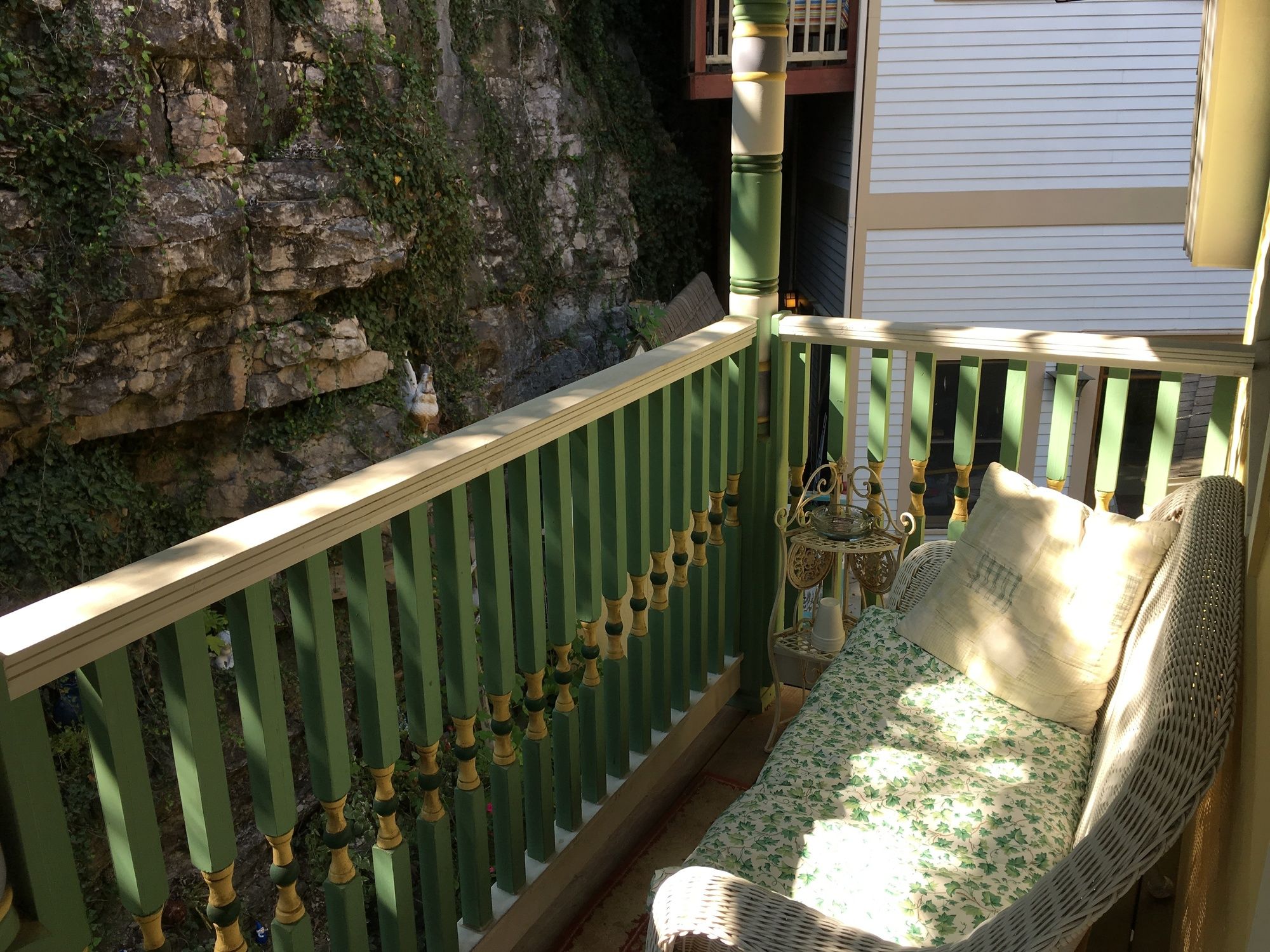 All Seasons Inn