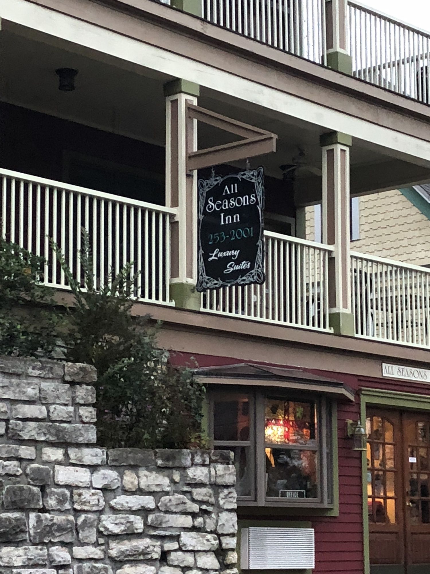 All Seasons Inn