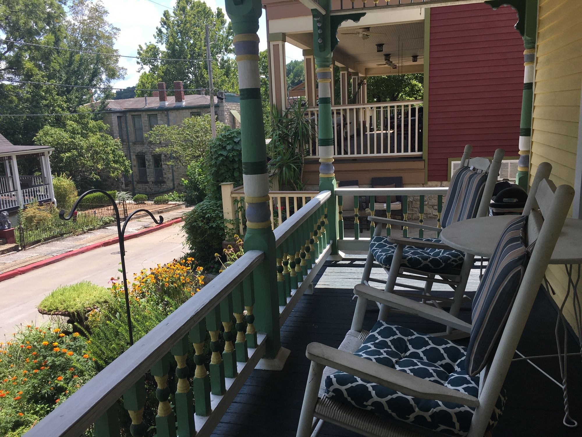 All Seasons Inn