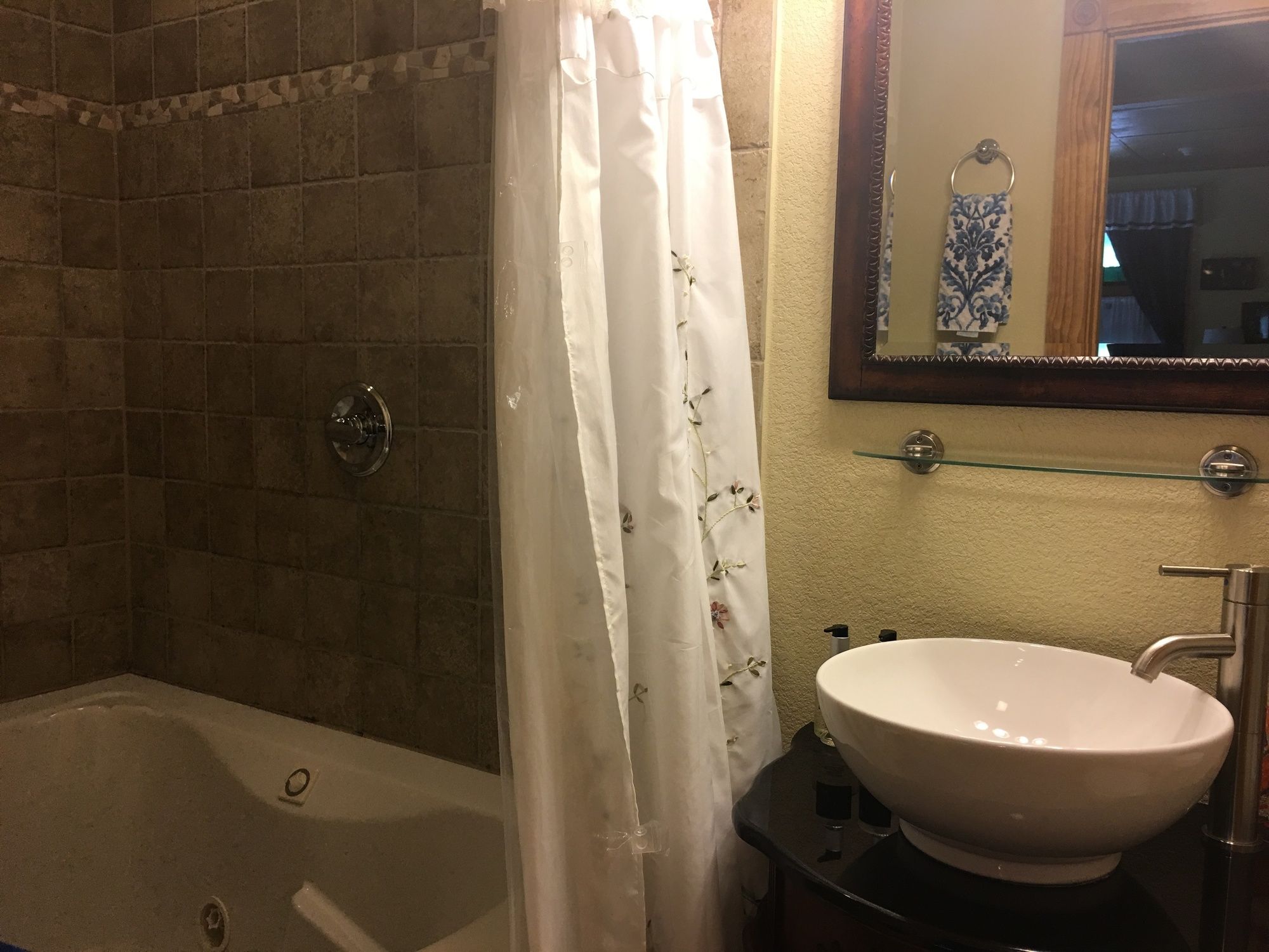 All Seasons Inn