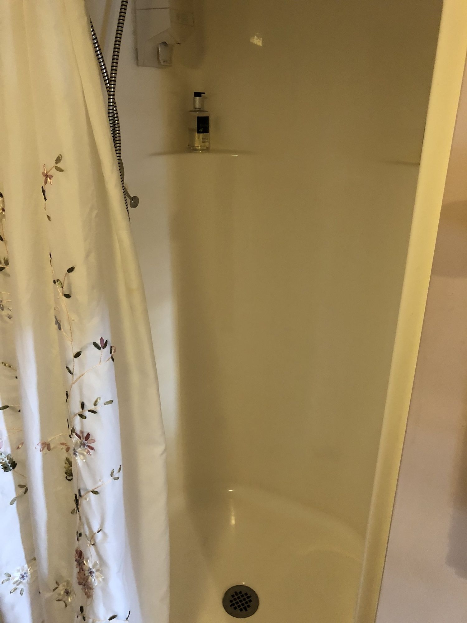 All Seasons Inn
