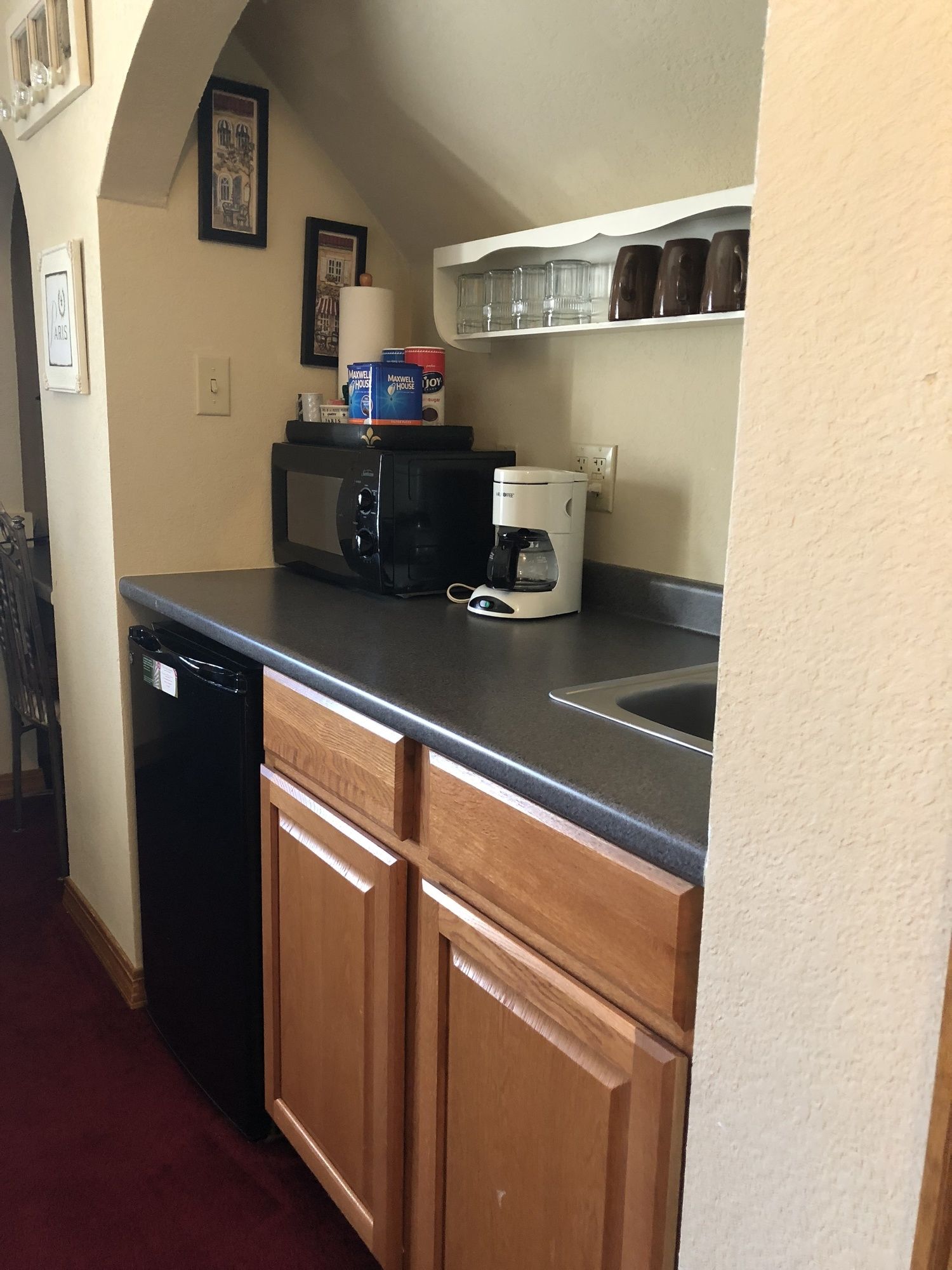 All Seasons Inn