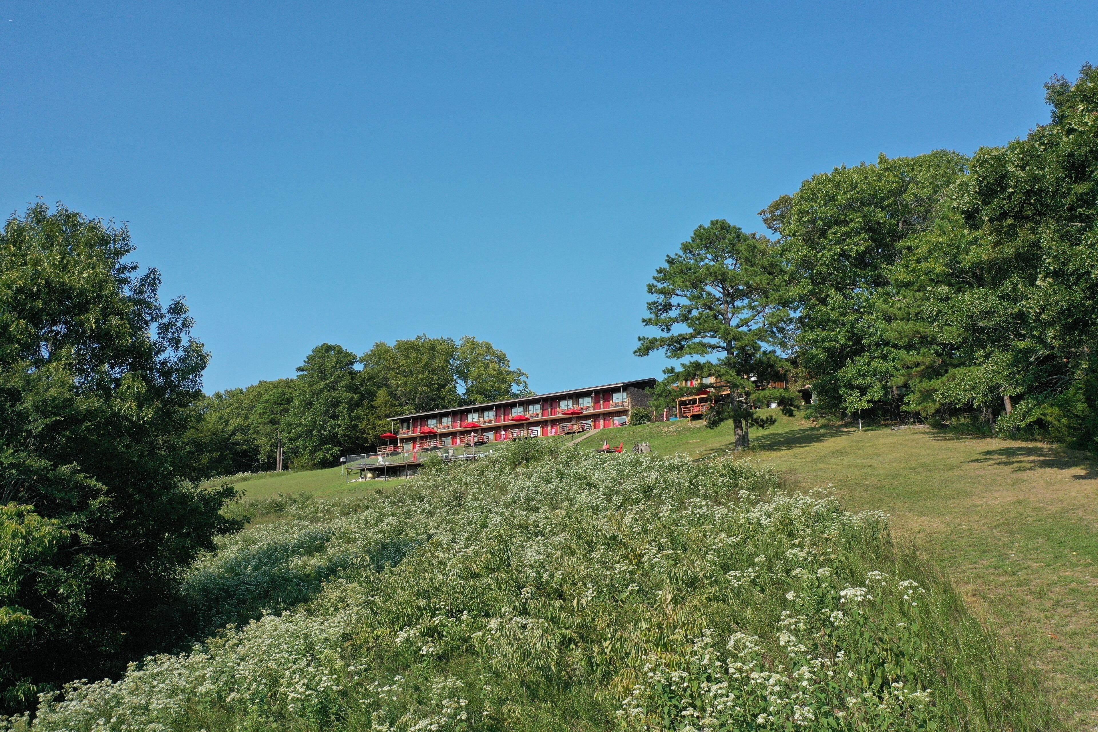 Pointe West Resort & Suites