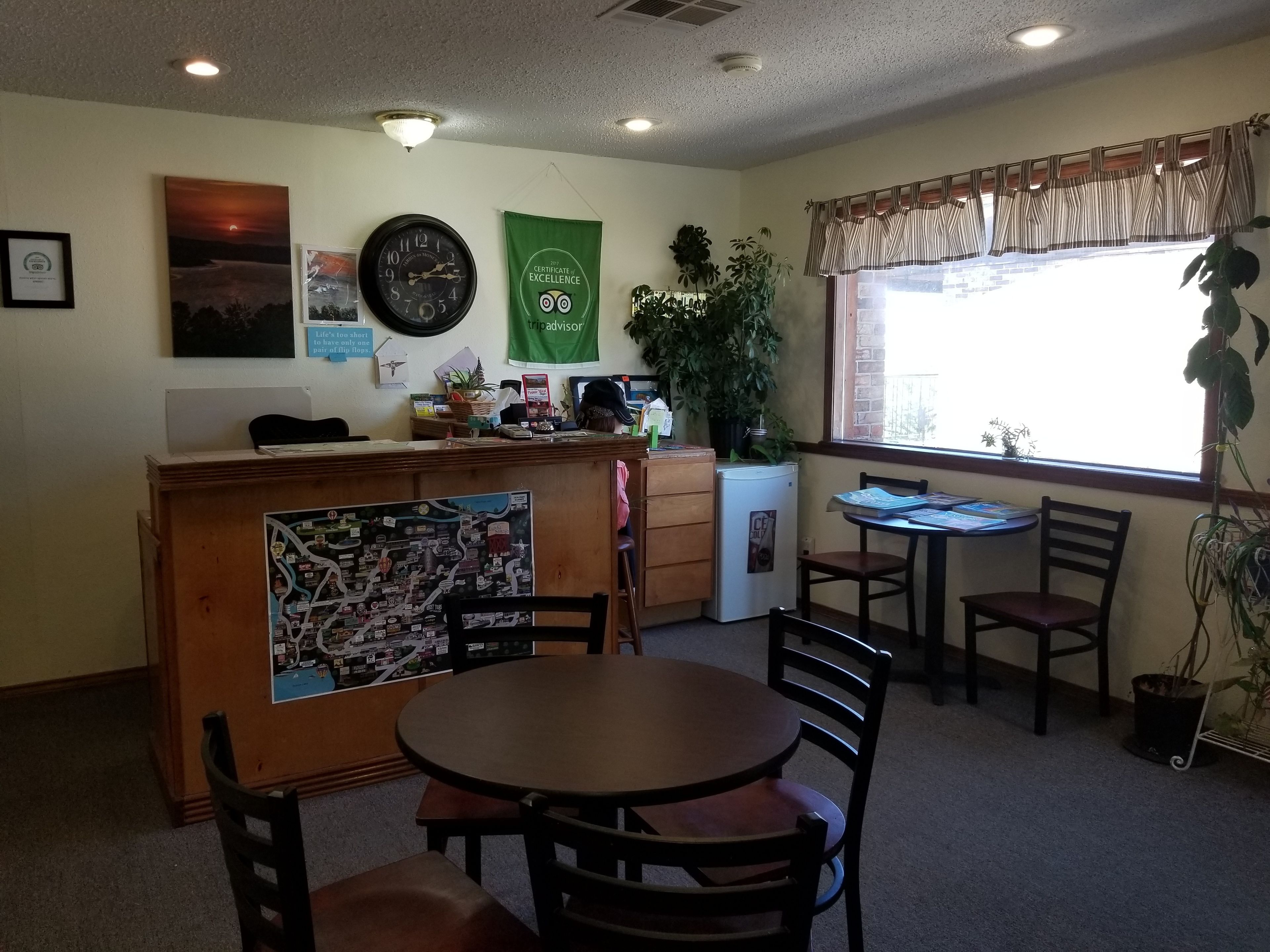 Pointe West Resort & Suites