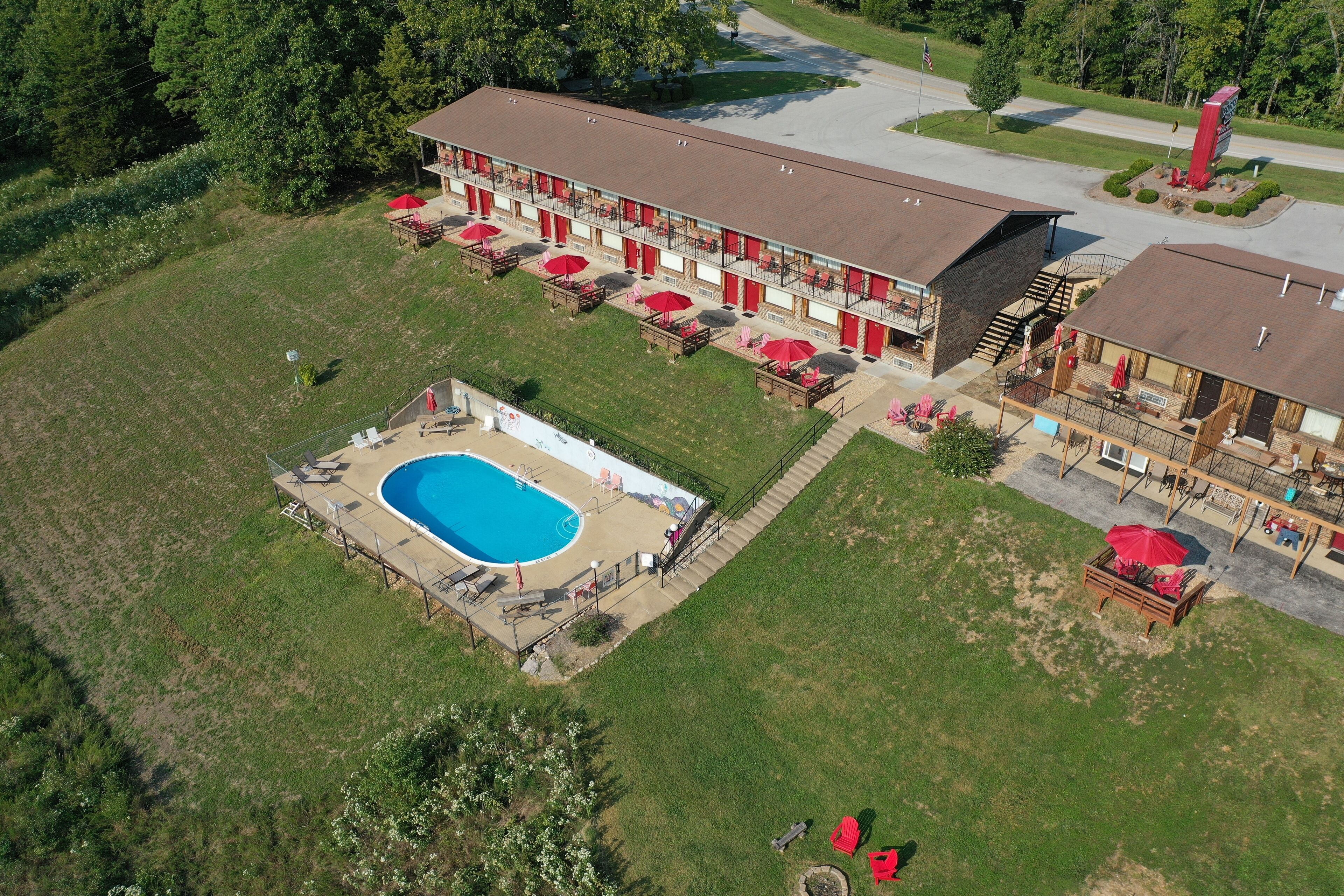 Pointe West Resort & Suites