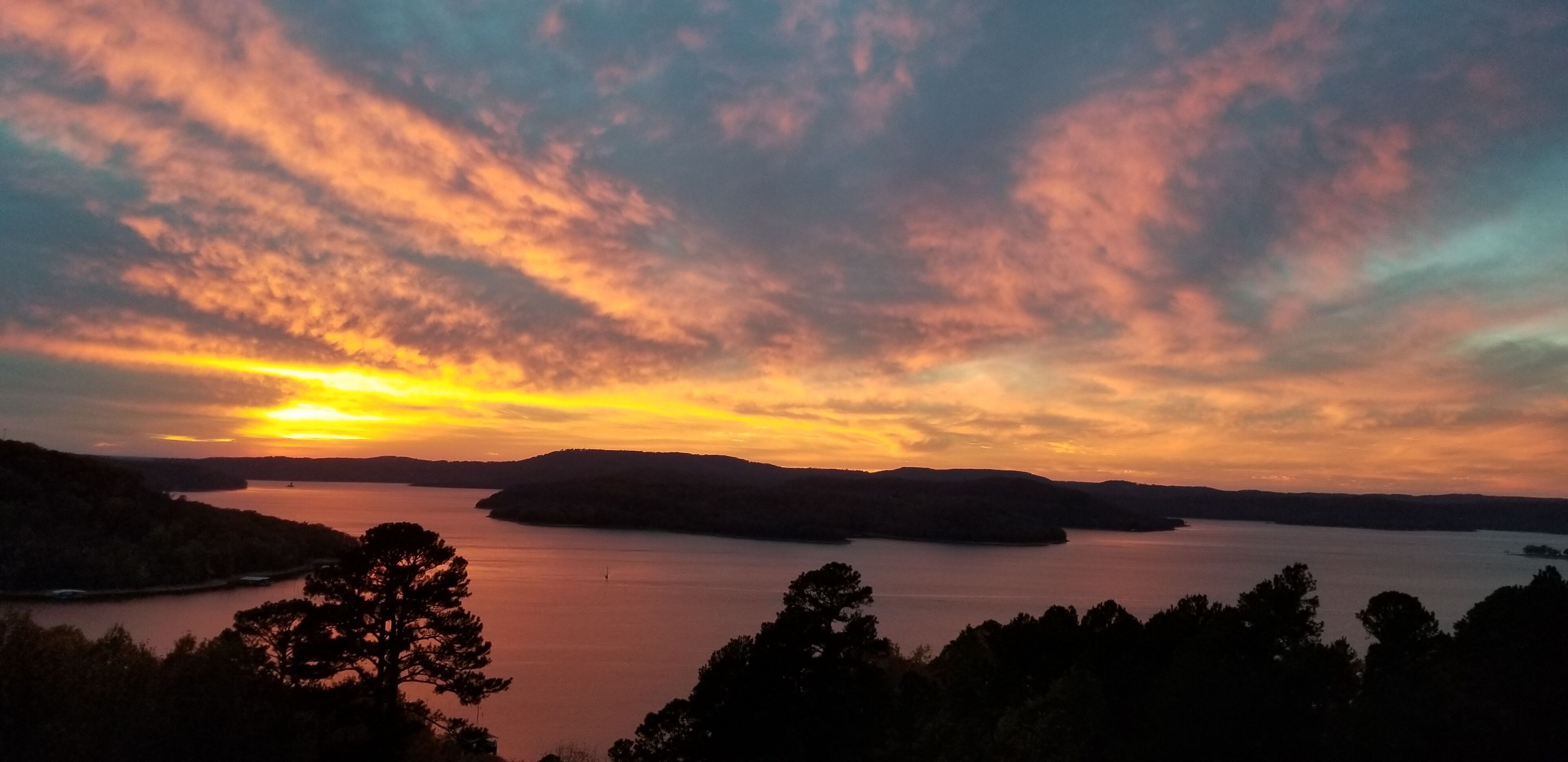 Pointe West Resort & Suites