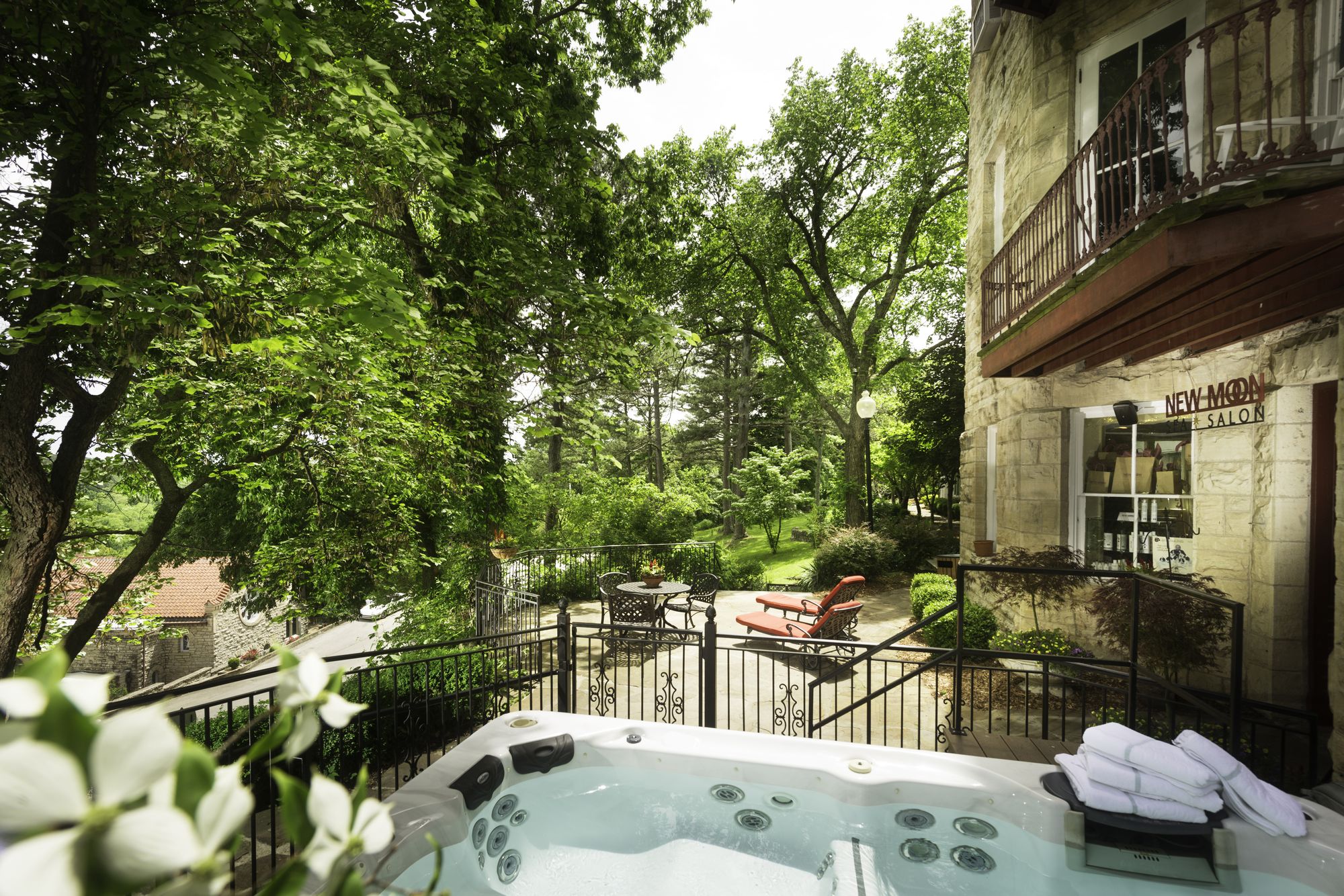 The 1886 Crescent Hotel & Spa