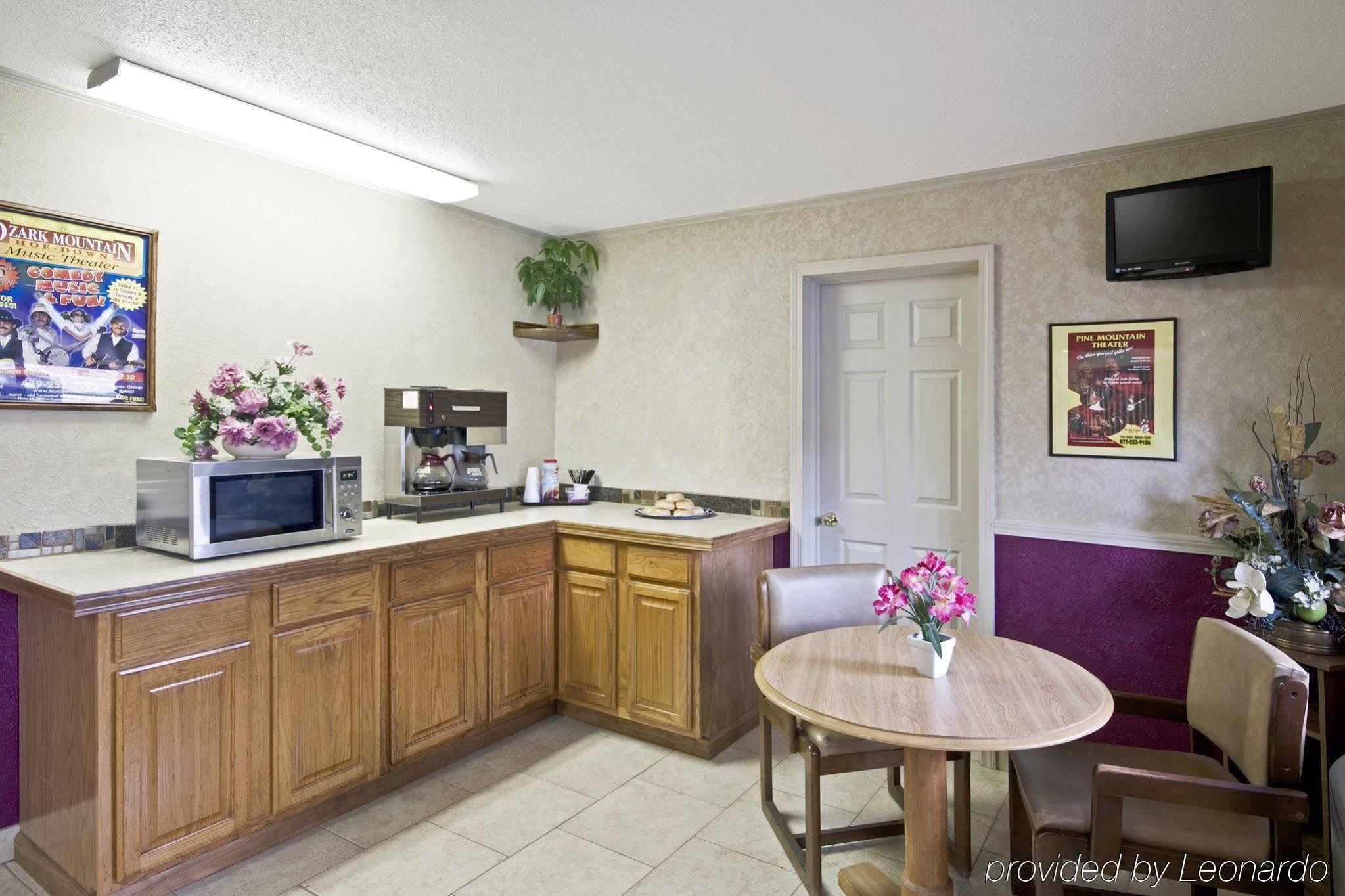 Travelers Inn