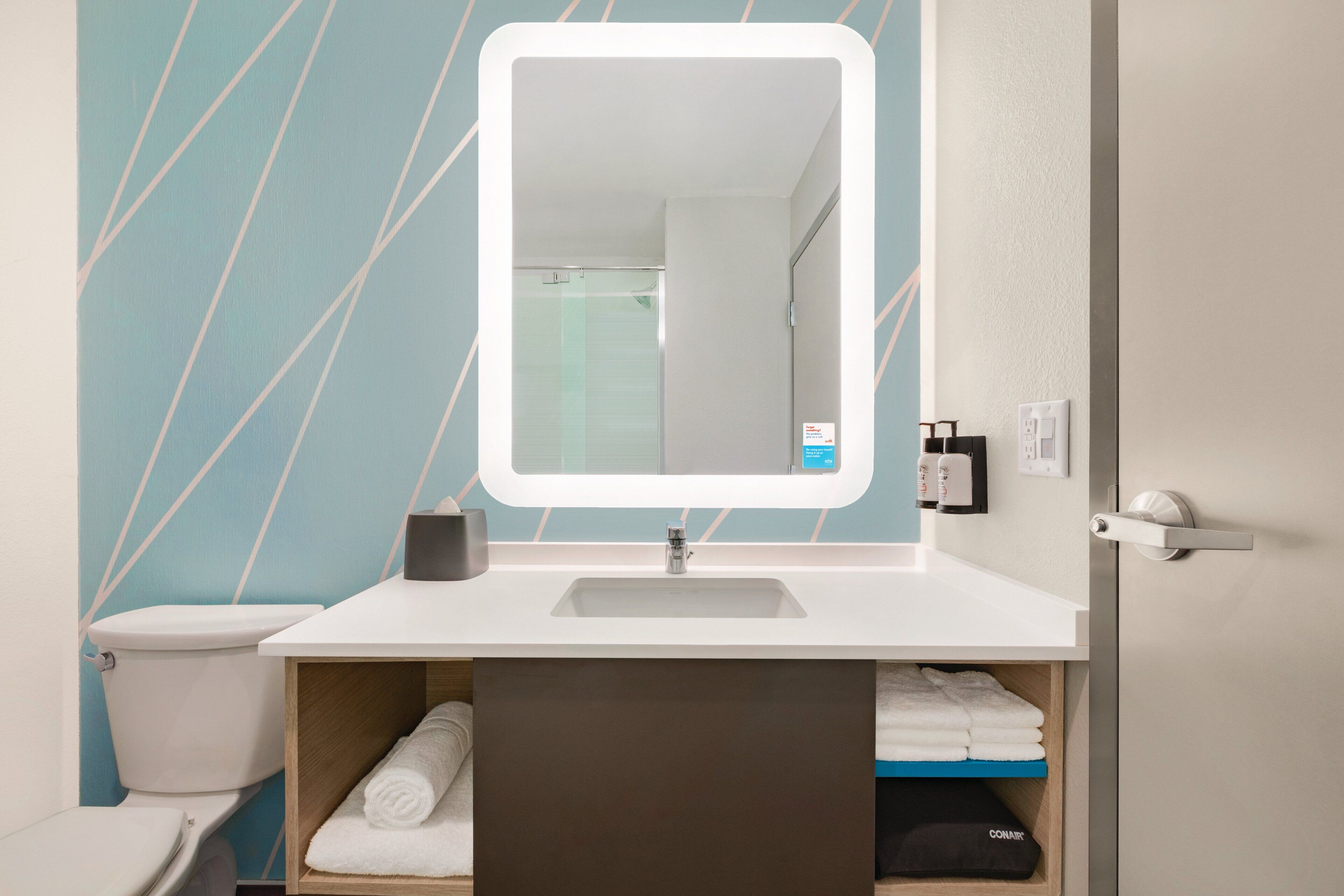 avid hotel Fayetteville West